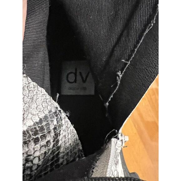 DV Dolce Vita Fume Women’s Chunky Platform Boots SZ 7.5 Snake Print Black White - Picture 10 of 10